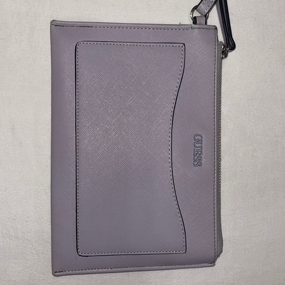 Guess Lavender color small pouch with wristband in very good condition - Picture 2 of 4